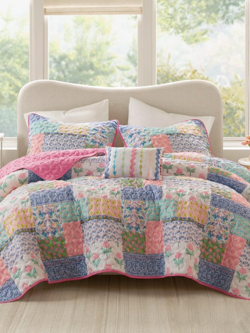 Floral Patchwork Reversible Pink Queen Quilt Set, 4pc